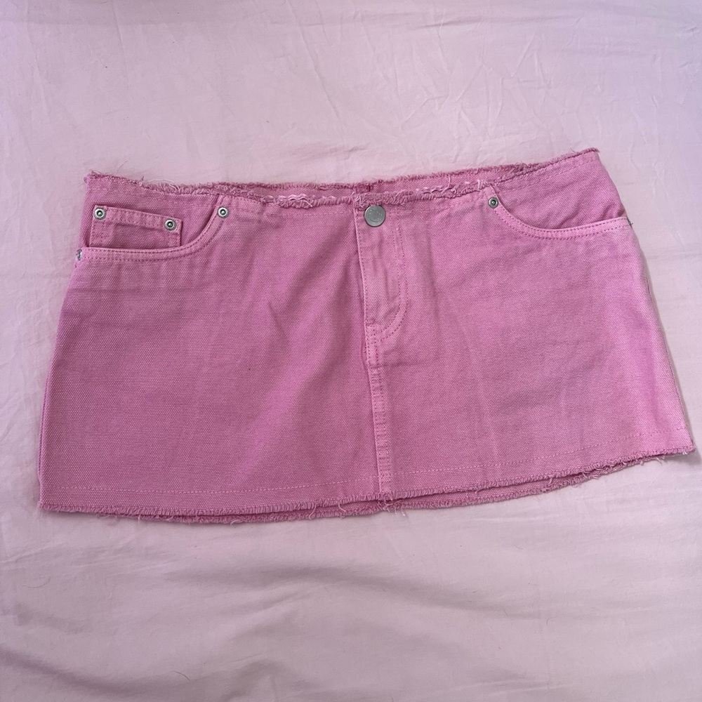 COPY - Hello Kitty Pull & Bear pink skirt